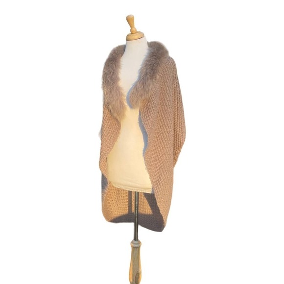 Linda Richards Luxury Fur Trimmed Mohair Cape Sweater - Picture 12 of 12